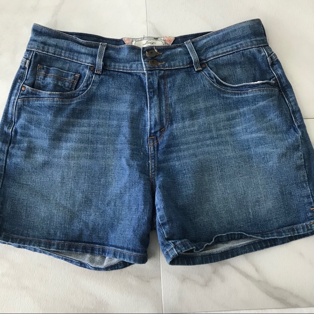 Levi’s High Rise Shorts Size 10